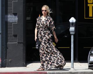 Dianna Agron feet photo thumbnail