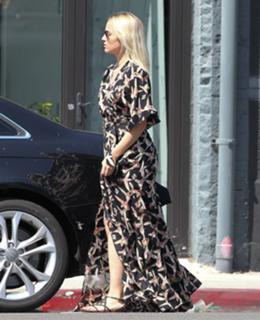 Dianna Agron feet photo thumbnail