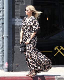 Dianna Agron feet photo thumbnail