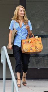 Dianna Agron feet photo thumbnail
