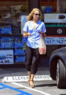 Dianna Agron feet photo thumbnail