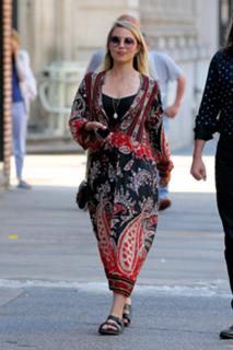 Dianna Agron feet photo thumbnail