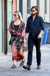 Dianna Agron feet photo thumbnail