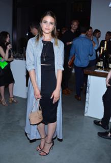 Dianna Agron feet photo thumbnail