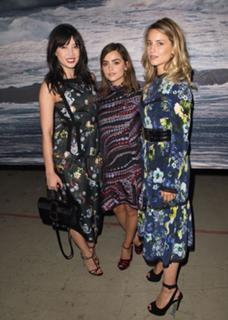 Dianna Agron feet photo thumbnail