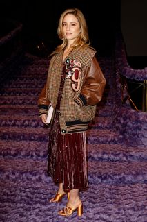 Dianna Agron feet photo thumbnail