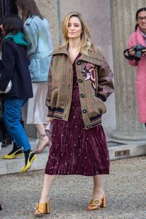 Dianna Agron feet photo thumbnail