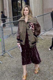 Dianna Agron feet photo thumbnail