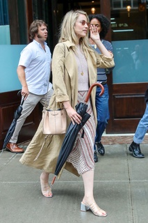 Dianna Agron feet photo thumbnail