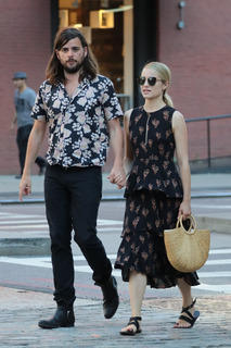 Dianna Agron feet photo thumbnail