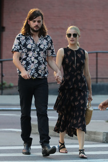 Dianna Agron feet photo thumbnail