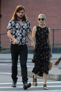 Dianna Agron feet photo thumbnail