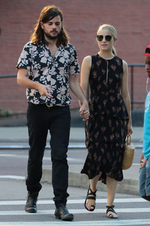 Dianna Agron feet photo thumbnail