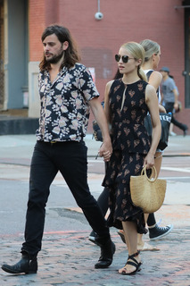 Dianna Agron feet photo thumbnail