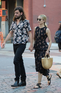 Dianna Agron feet photo thumbnail