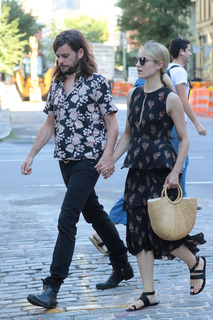 Dianna Agron feet photo thumbnail