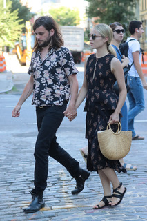 Dianna Agron feet photo thumbnail