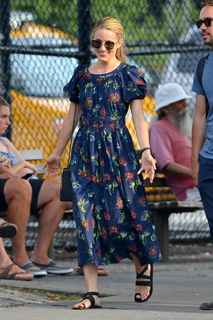 Dianna Agron feet photo thumbnail
