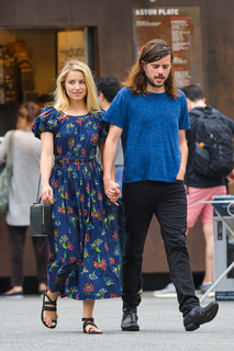 Dianna Agron feet photo thumbnail