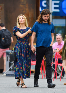 Dianna Agron feet photo thumbnail