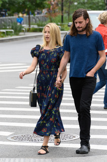 Dianna Agron feet photo thumbnail