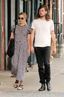 Dianna Agron feet photo thumbnail