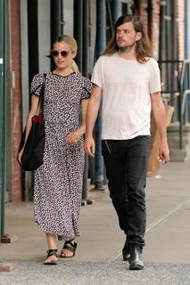 Dianna Agron feet photo thumbnail