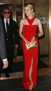 Dianna Agron feet photo thumbnail
