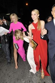 Dianna Agron feet photo thumbnail