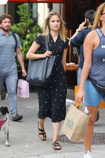 Dianna Agron feet photo thumbnail