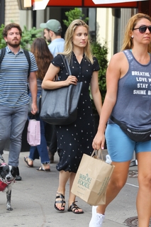 Dianna Agron feet photo thumbnail