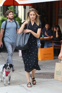 Dianna Agron feet photo thumbnail