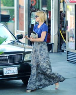 Dianna Agron feet photo thumbnail