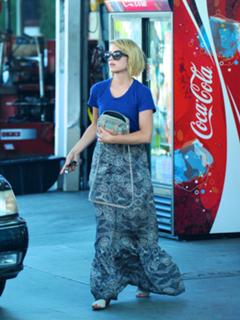 Dianna Agron feet photo thumbnail