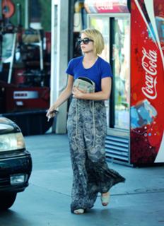 Dianna Agron feet photo thumbnail
