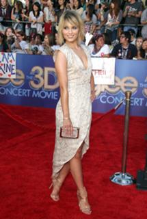 Dianna Agron feet photo thumbnail