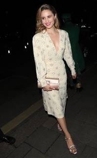 Dianna Agron feet photo thumbnail