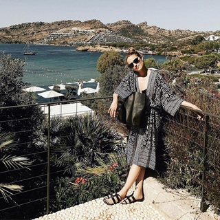 Dianna Agron feet photo thumbnail