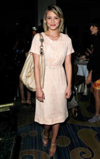 Dianna Agron feet photo thumbnail