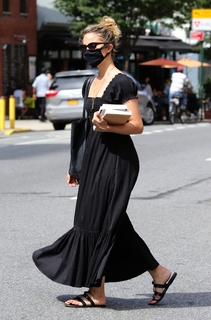 Dianna Agron feet photo thumbnail