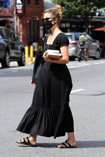 Dianna Agron feet photo thumbnail