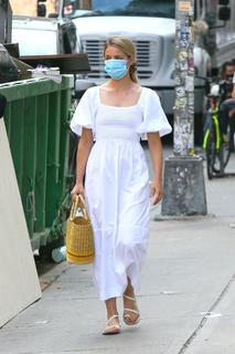 Dianna Agron feet photo thumbnail