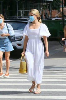 Dianna Agron feet photo thumbnail