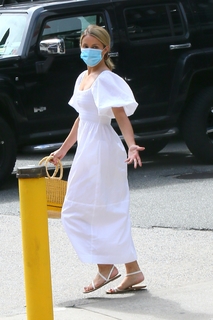 Dianna Agron feet photo thumbnail