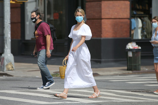 Dianna Agron feet photo thumbnail