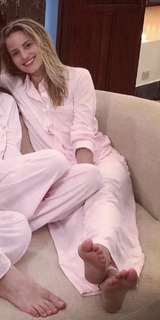Dianna Agron feet photo thumbnail