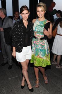 Dianna Agron feet photo thumbnail