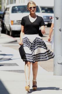 Dianna Agron feet photo thumbnail