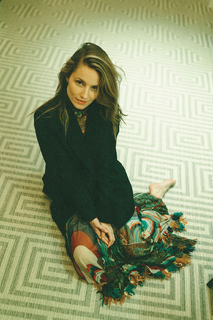 Dianna Agron feet photo thumbnail