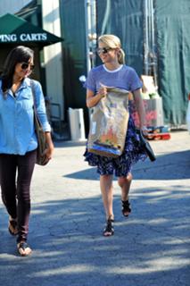 Dianna Agron feet photo thumbnail